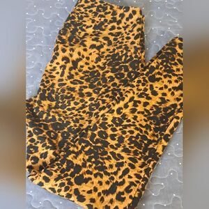 Thin Her leopard print leggings size small